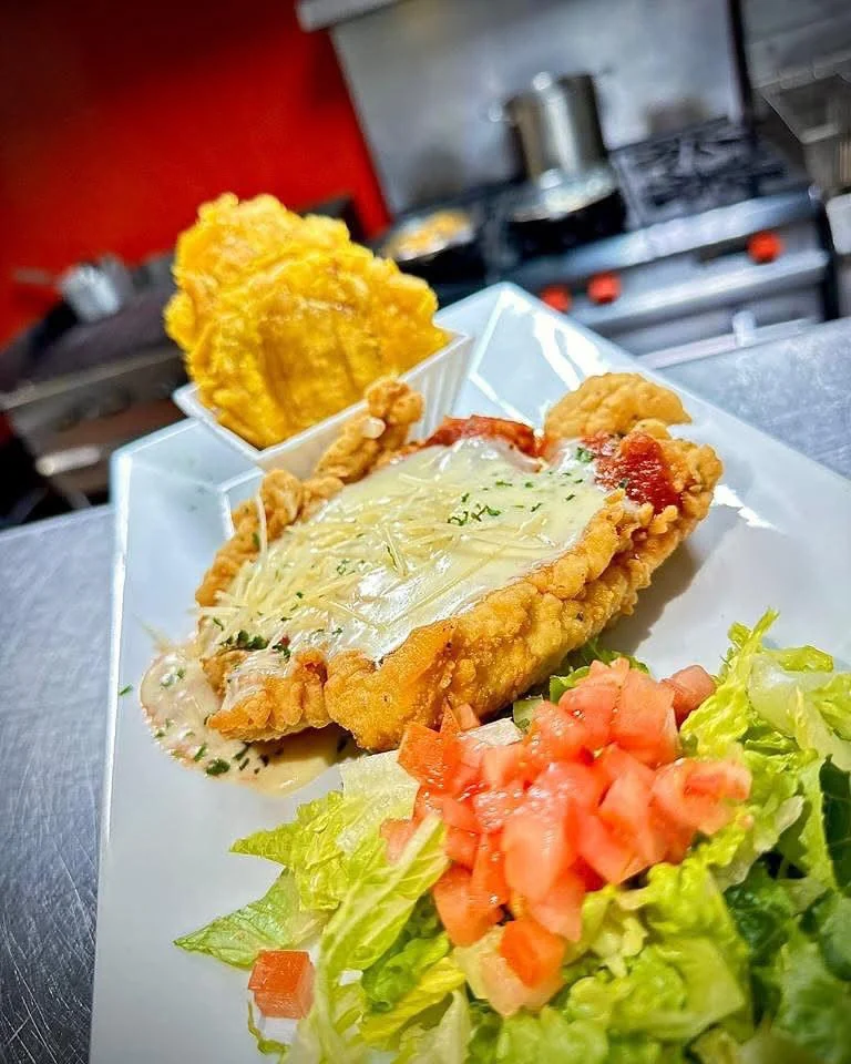 Empanada De La Kasa — pechuga empanada con queso manchego gratinado